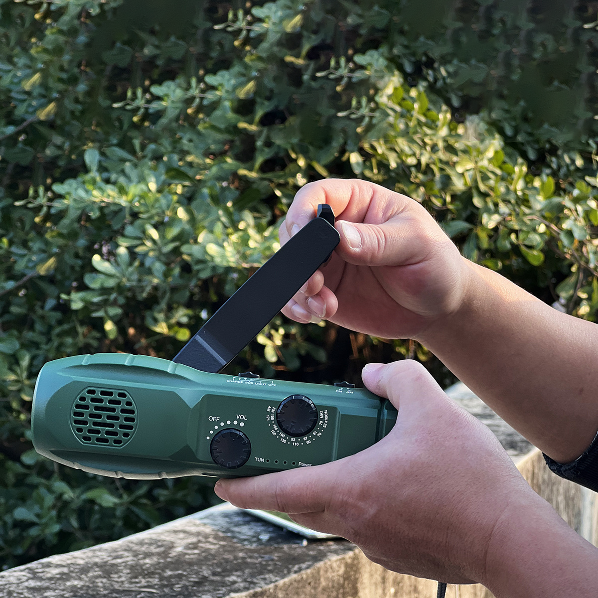 Custom Logo Hand-cranked power generation multi-functional flashlight | Premium Corporate Gifts and Promotional Gifts